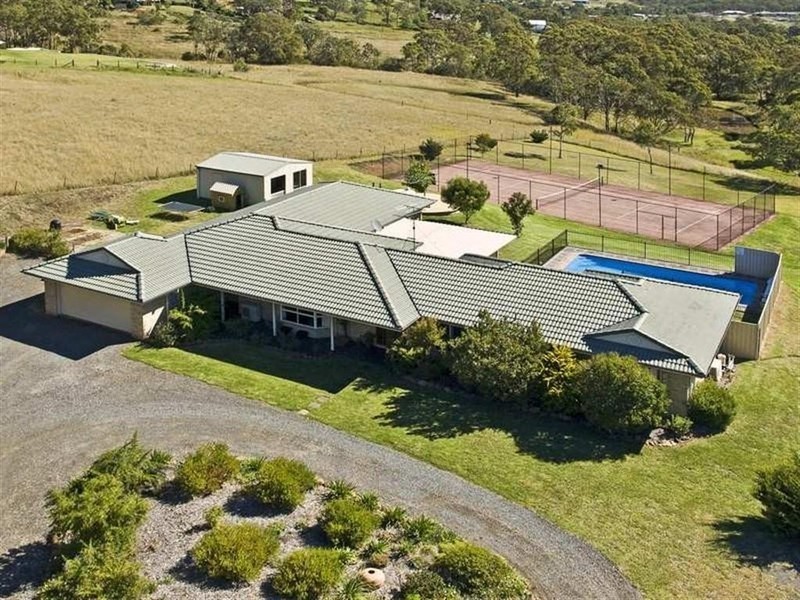 8 Echidna Cres, Hodgson Vale QLD 4352