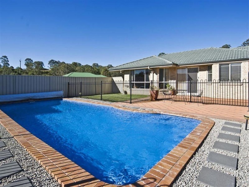 8 Echidna Cres, Hodgson Vale QLD 4352
