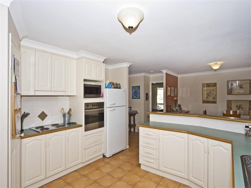 8 Echidna Cres, Hodgson Vale QLD 4352