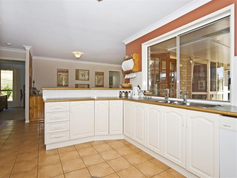 8 Echidna Cres, Hodgson Vale QLD 4352