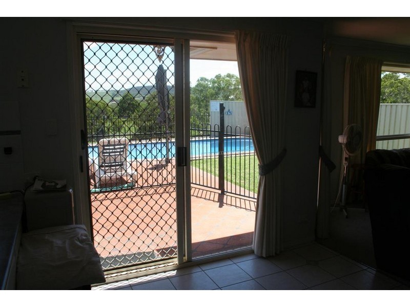 8 Echidna Cres, Hodgson Vale QLD 4352