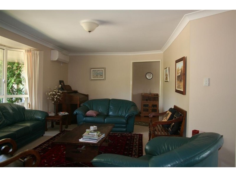 8 Echidna Cres, Hodgson Vale QLD 4352
