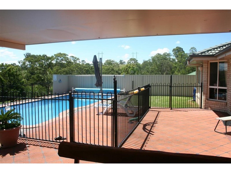 8 Echidna Cres, Hodgson Vale QLD 4352