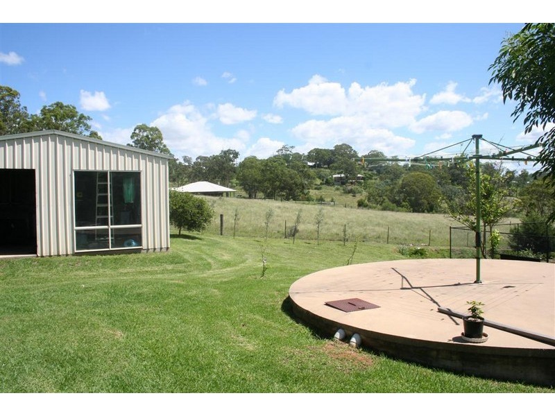 8 Echidna Cres, Hodgson Vale QLD 4352