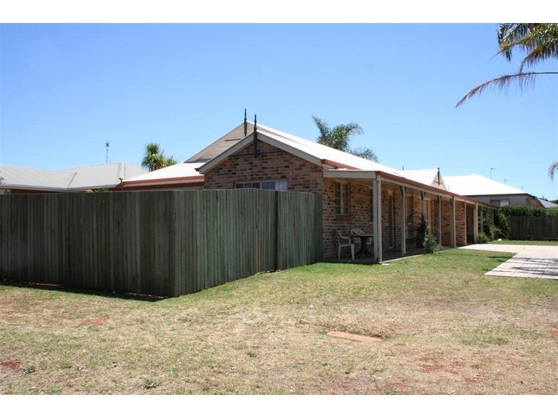 Unit 1 Gabrielle Street, Kearneys Spring QLD 4350