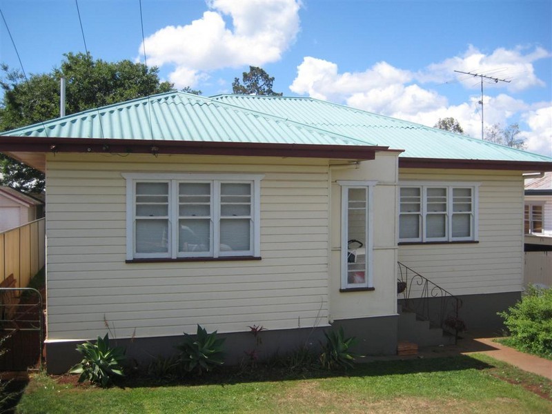 9 Derwak, Harristown QLD 4350