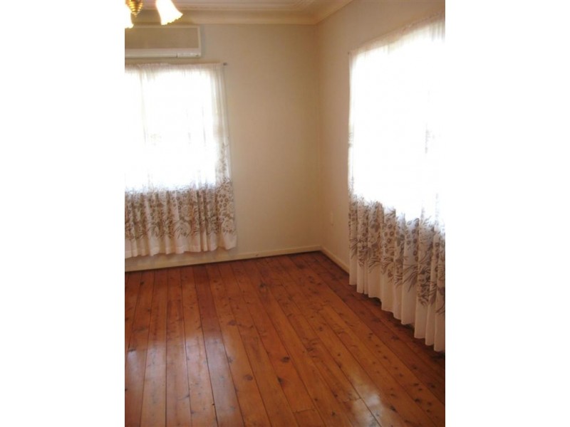 9 Derwak, Harristown QLD 4350