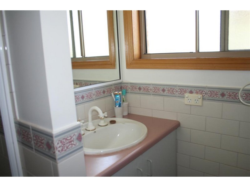Unit 1 Gabrielle Street, Kearneys Spring QLD 4350