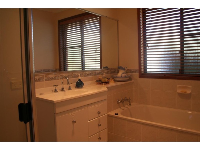 32 McDougall Street, Wilsonton Heights QLD 4350