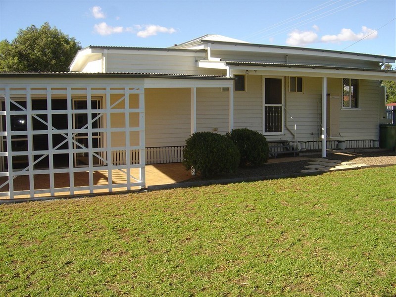82 Edward Street, Dalby QLD 4405