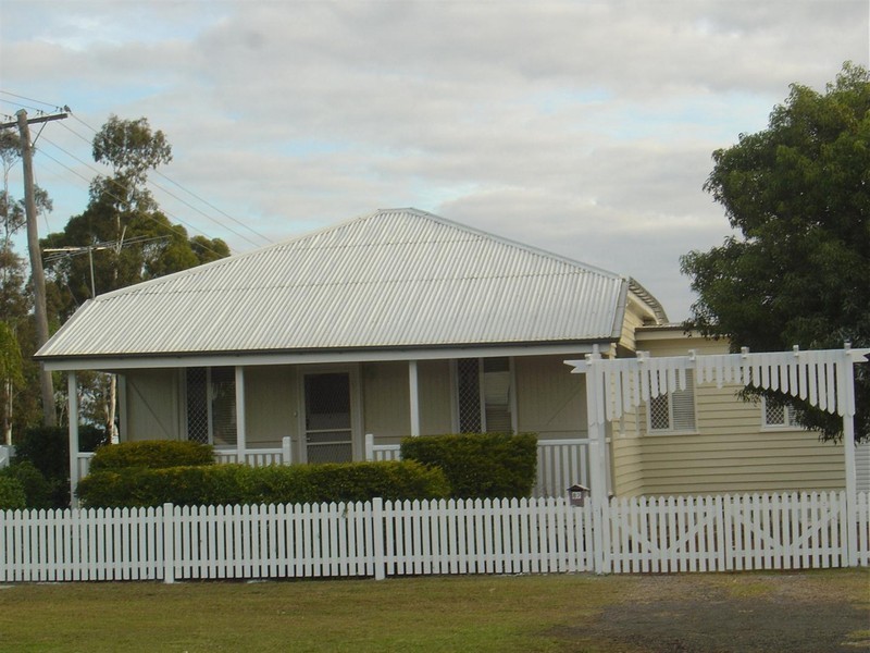 82 Edward Street, Dalby QLD 4405