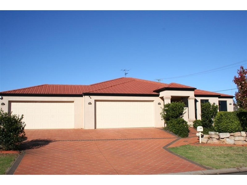 14 St Andrews Court, Middle Ridge QLD 4350