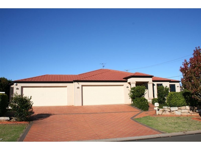 14 St Andrews Court, Middle Ridge QLD 4350