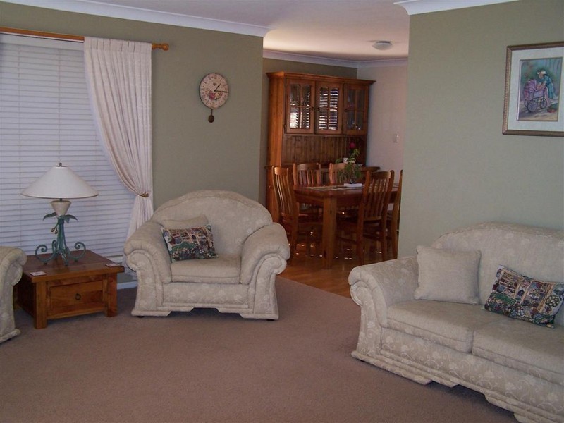 5 Bouganvillea, Middle Ridge QLD 4350