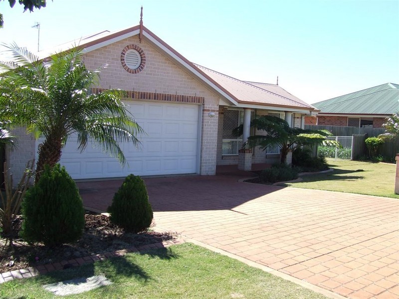 9 Chelwyn, Middle Ridge QLD 4350