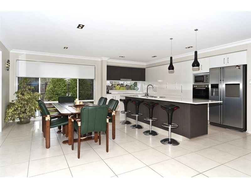 34  Saba Court, Middle Ridge QLD 4350