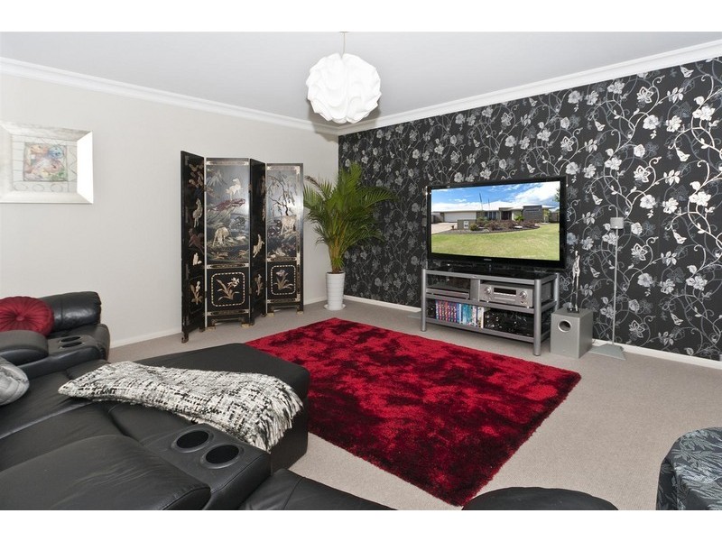 34  Saba Court, Middle Ridge QLD 4350