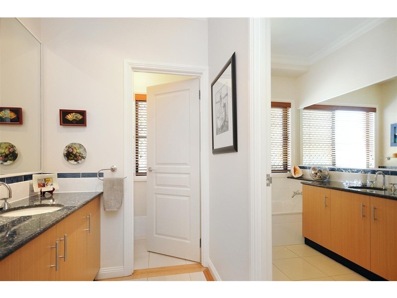 1 Bridget Court, Middle Ridge QLD 4350