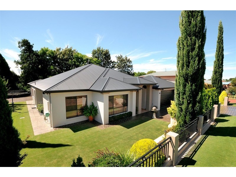 1 Bridget Court, Middle Ridge QLD 4350