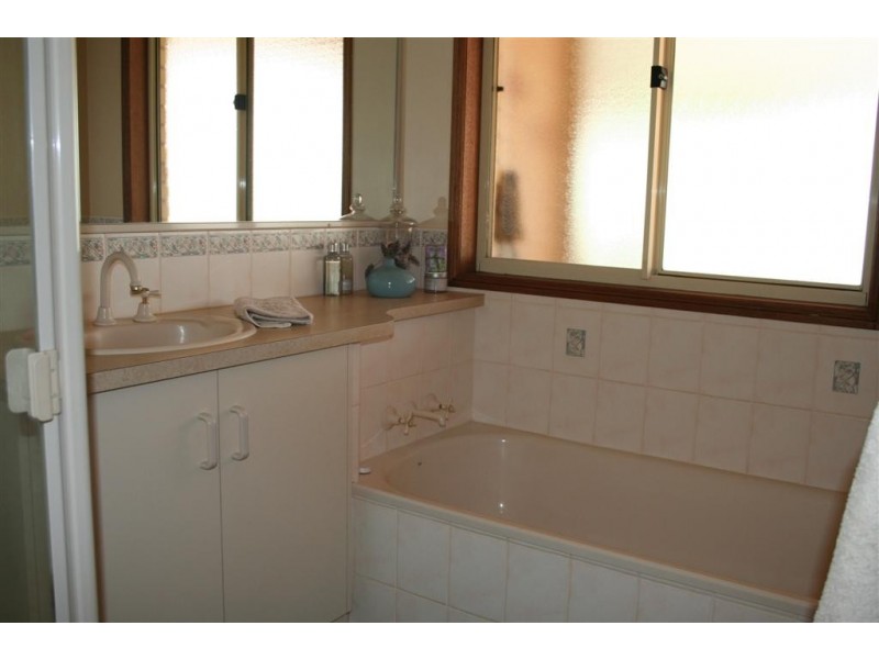 4 Gerrard Street, Middle Ridge QLD 4350