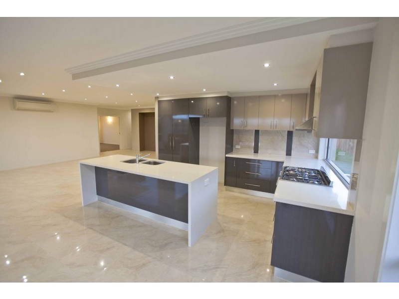 12 Vinnicombe Street, Kearneys Spring QLD 4350