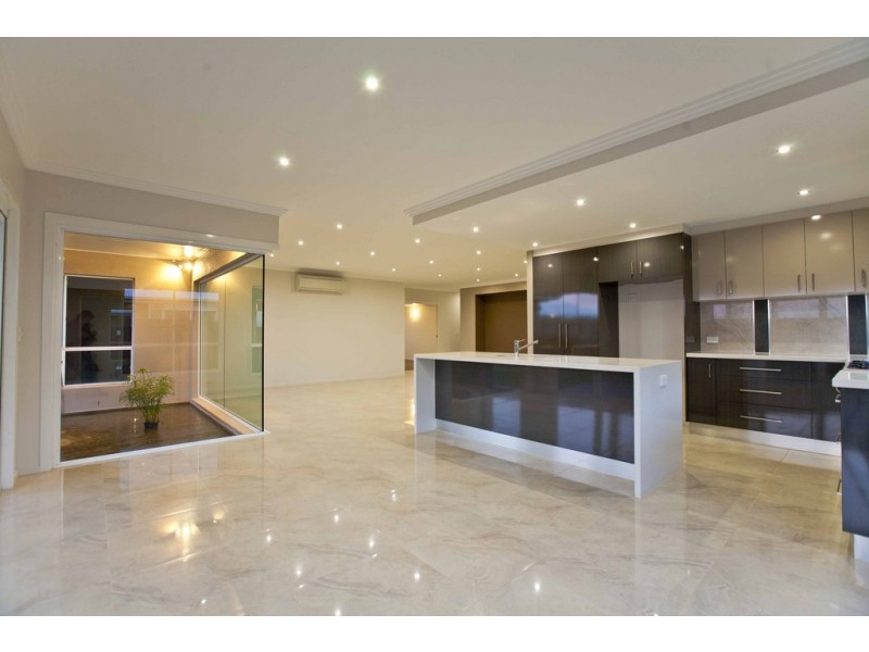 12 Vinnicombe Street, Kearneys Spring QLD 4350