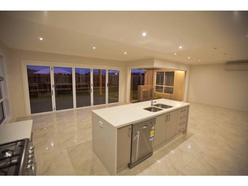 12 Vinnicombe Street, Kearneys Spring QLD 4350