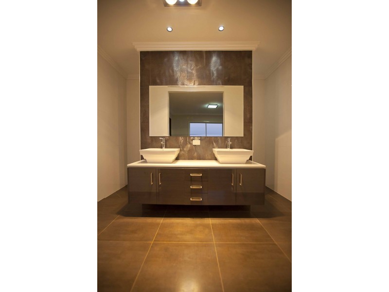 12 Vinnicombe Street, Kearneys Spring QLD 4350