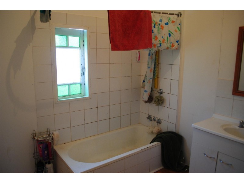 15 Swallow Court, Newtown QLD 4350