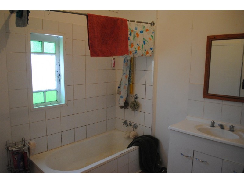 15 Swallow Court, Newtown QLD 4350