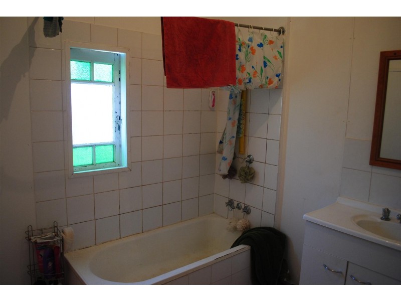 15 Swallow Court, Newtown QLD 4350