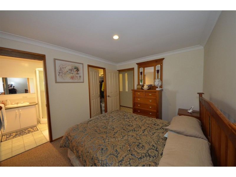 12 Parkway Close, Gowrie Junction QLD 4352