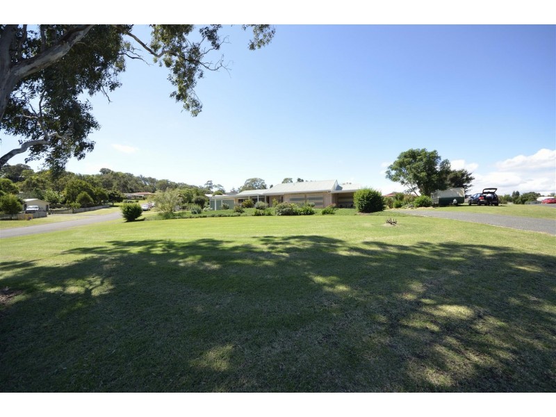 12 Parkway Close, Gowrie Junction QLD 4352