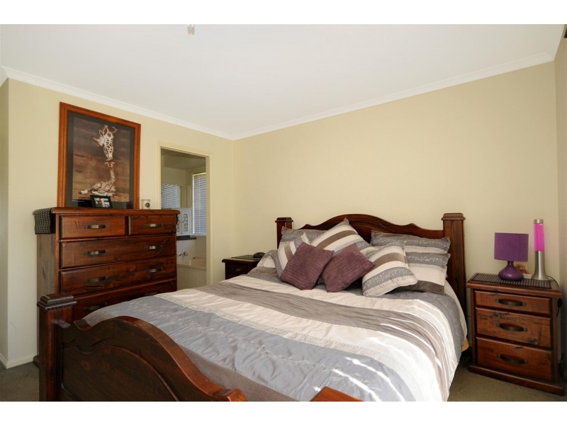 13 Cameron Street, Wyreema QLD 4352