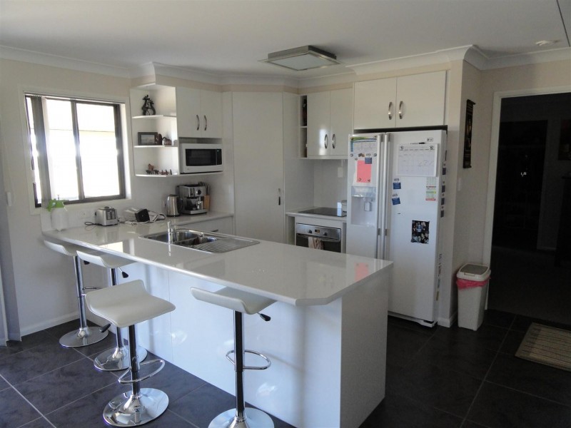 11 Curlew Street, Meringandan West QLD 4352