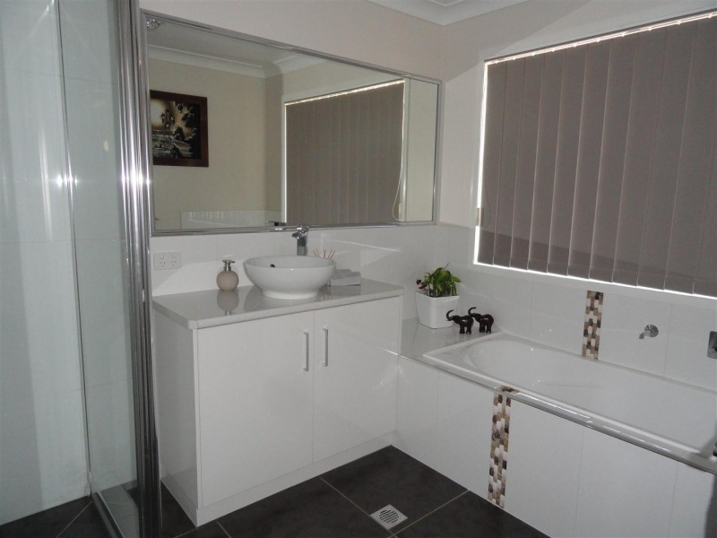 11 Curlew Street, Meringandan West QLD 4352