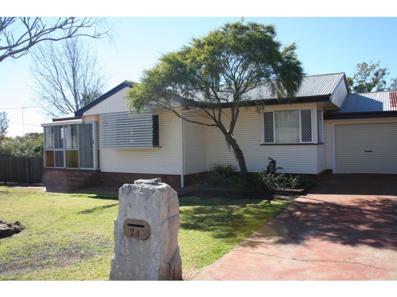24 Gordon Av, Toowoomba City QLD 4350