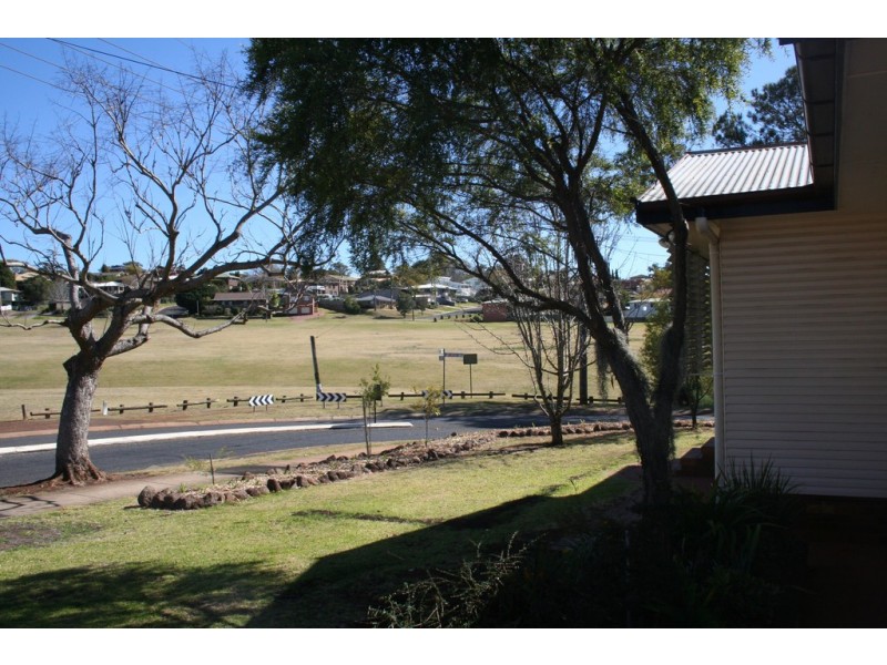 24 Gordon Av, Toowoomba City QLD 4350