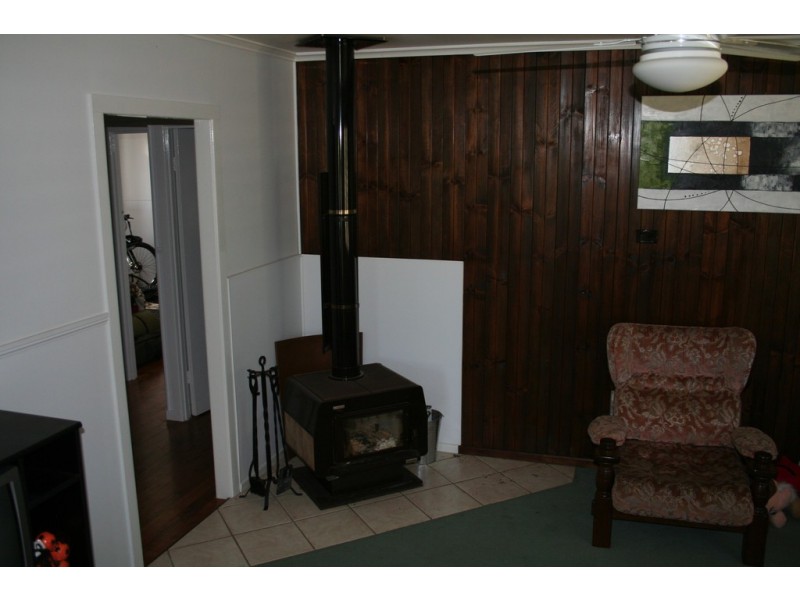 24 Gordon Av, Toowoomba City QLD 4350