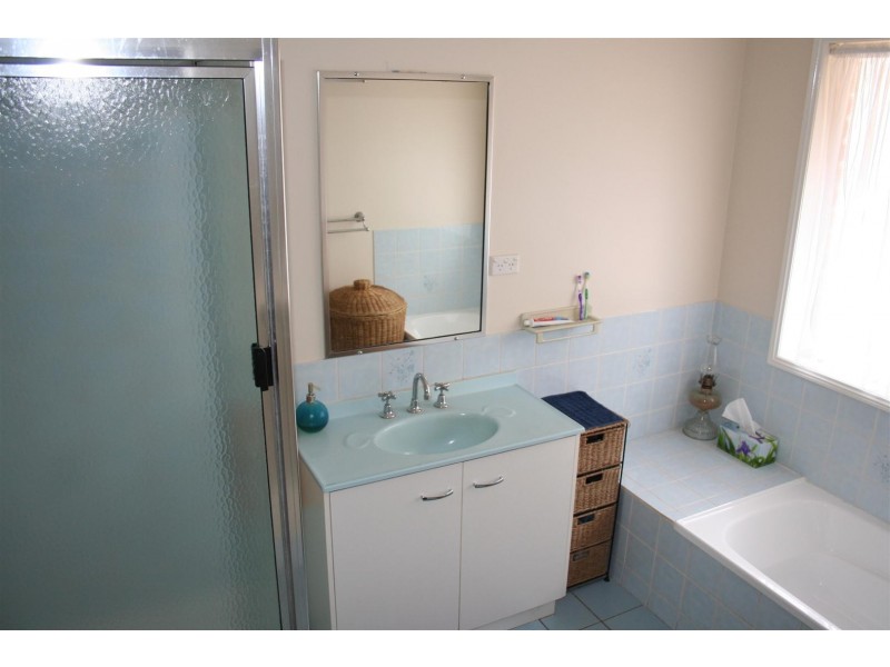 224 Stenner Street, Middle Ridge QLD 4350