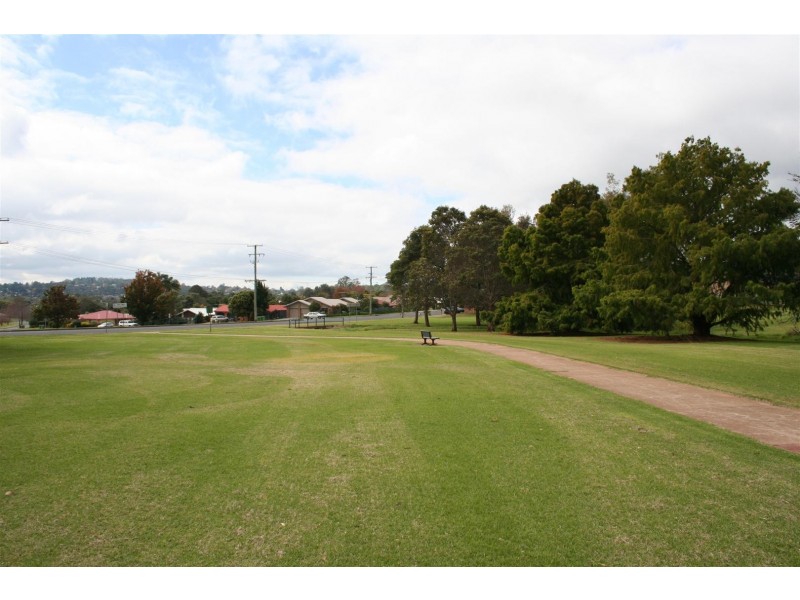 224 Stenner Street, Middle Ridge QLD 4350