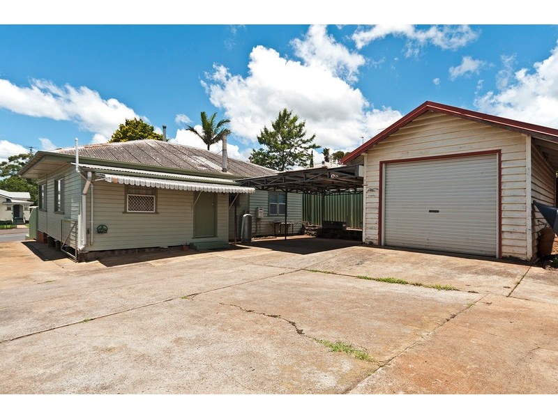 33 West Street, Rockville QLD 4350