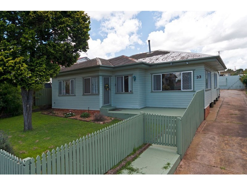 33 West Street, Rockville QLD 4350