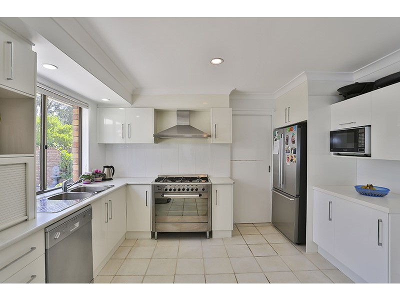 8 Dippel Street, Middle Ridge QLD 4350