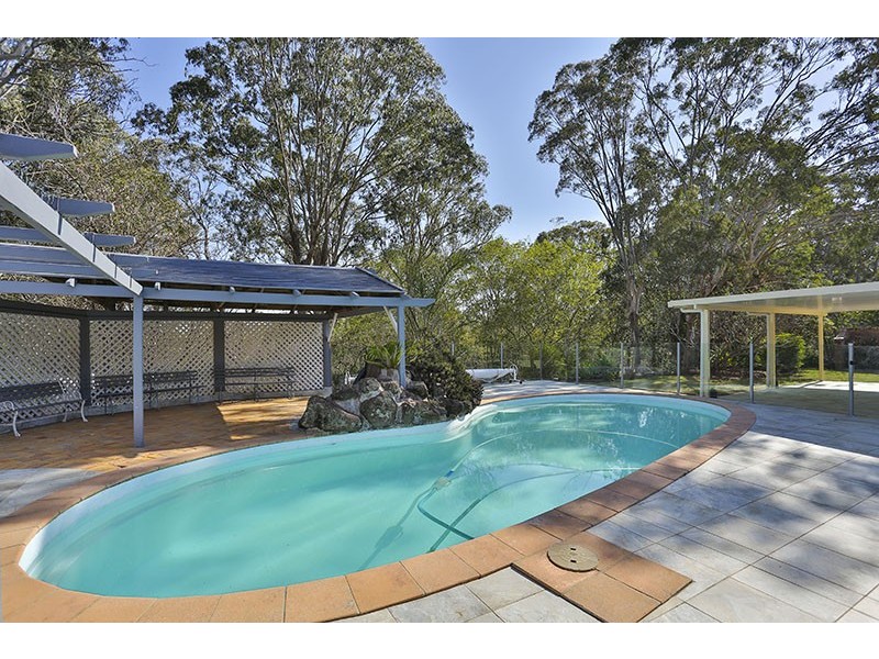 8 Dippel Street, Middle Ridge QLD 4350