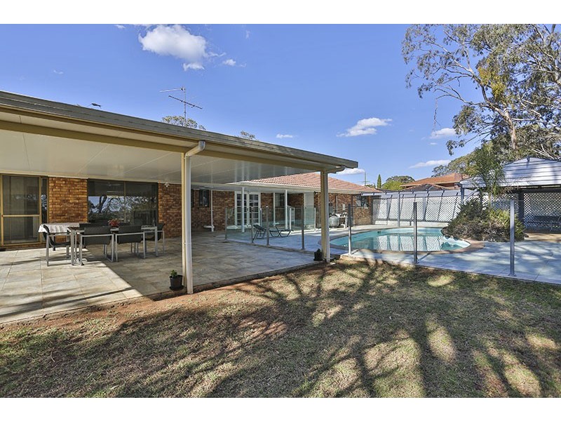 8 Dippel Street, Middle Ridge QLD 4350