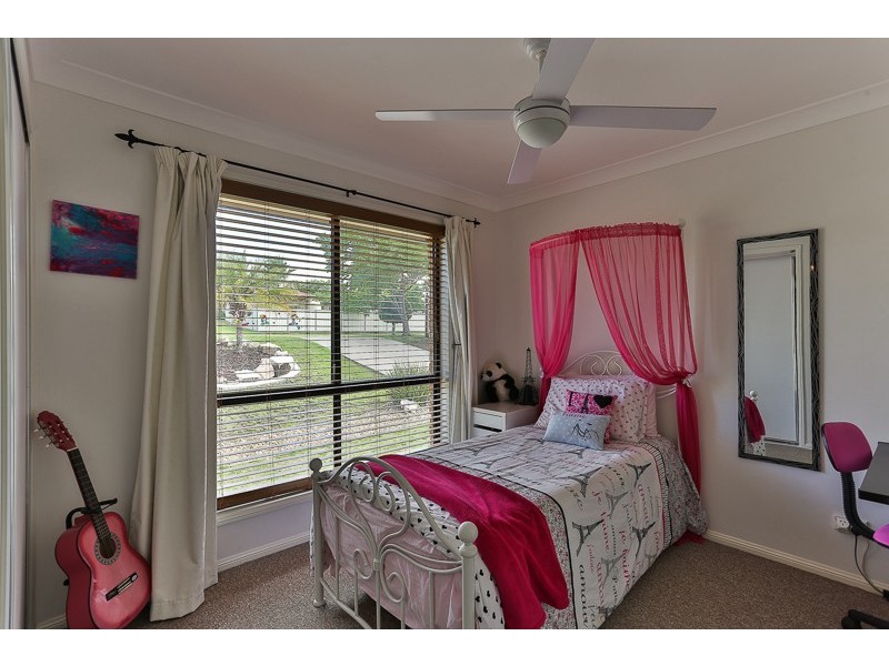 15 Cameron Street, Wyreema QLD 4352