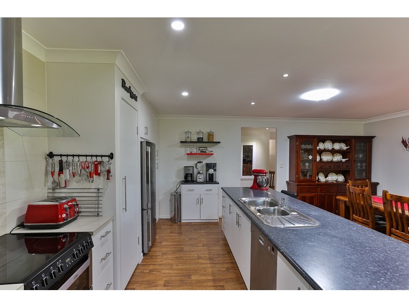 15 Cameron Street, Wyreema QLD 4352
