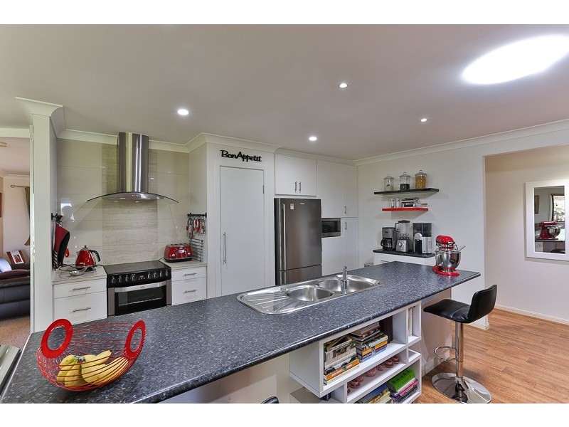 15 Cameron Street, Wyreema QLD 4352