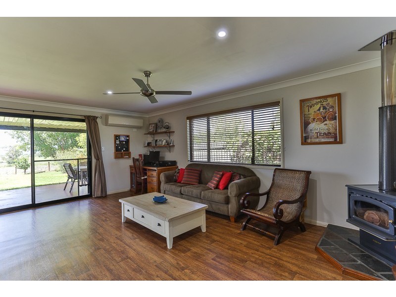 15 Cameron Street, Wyreema QLD 4352